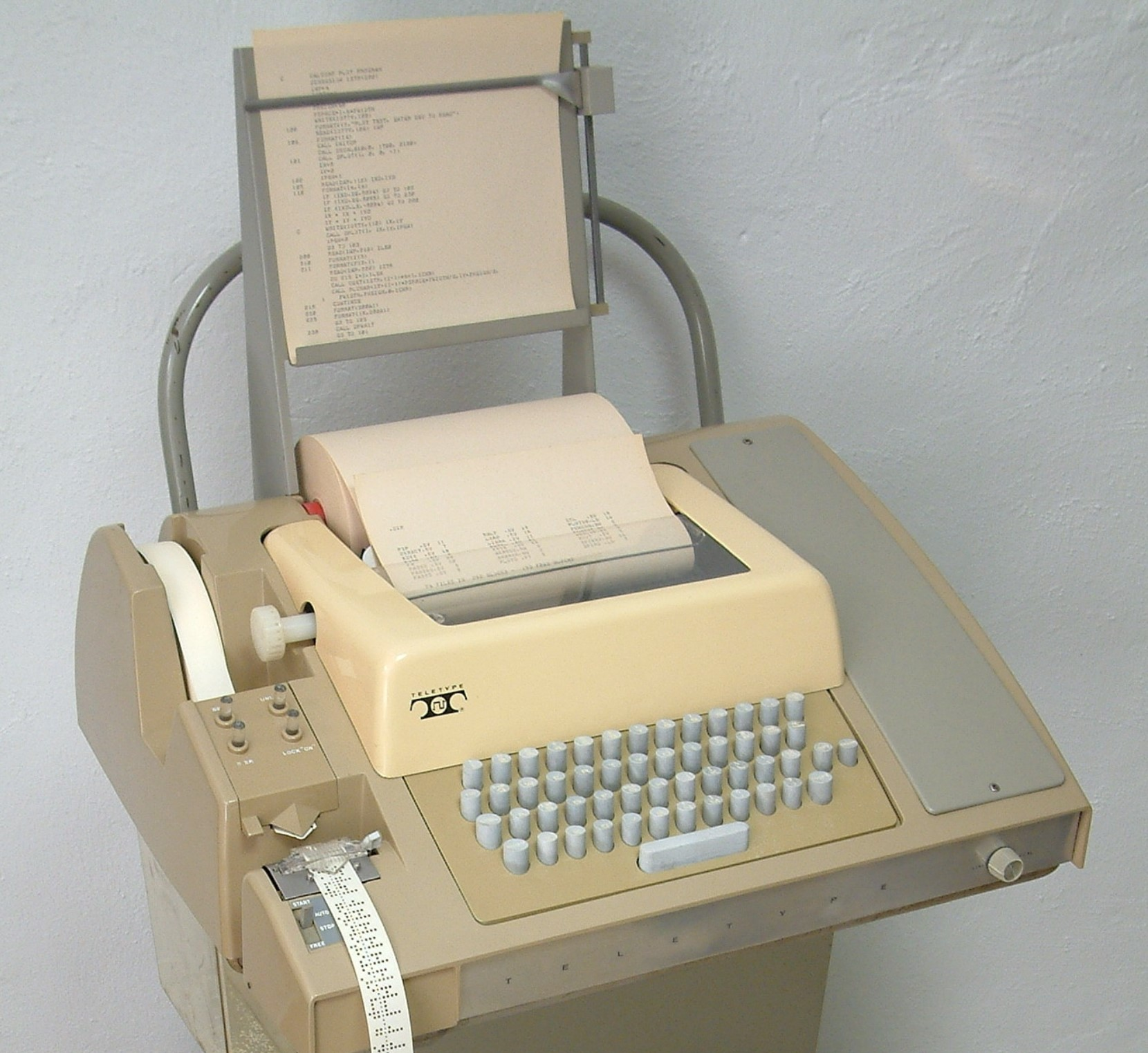 电传打字机（图片来源于网络）